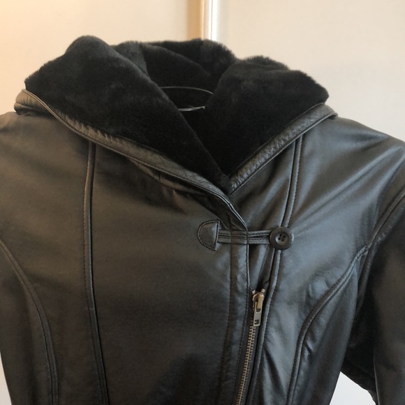 New Wilson Black Heavy Leather & faux Fur Hooded Jacket. Size Small - Picture 4 of 6